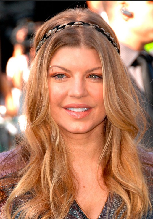 Casual long wavy hairstyle for women - Fergie hairstyles
