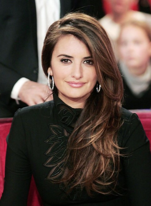 Layered side part hairstyle