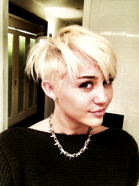 Miley Cyrus New Hairdo: Short Blonde Haircut